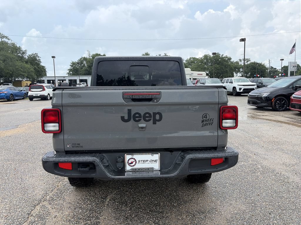 Used 2022 Jeep Gladiator Sport AWD/4WD image 5