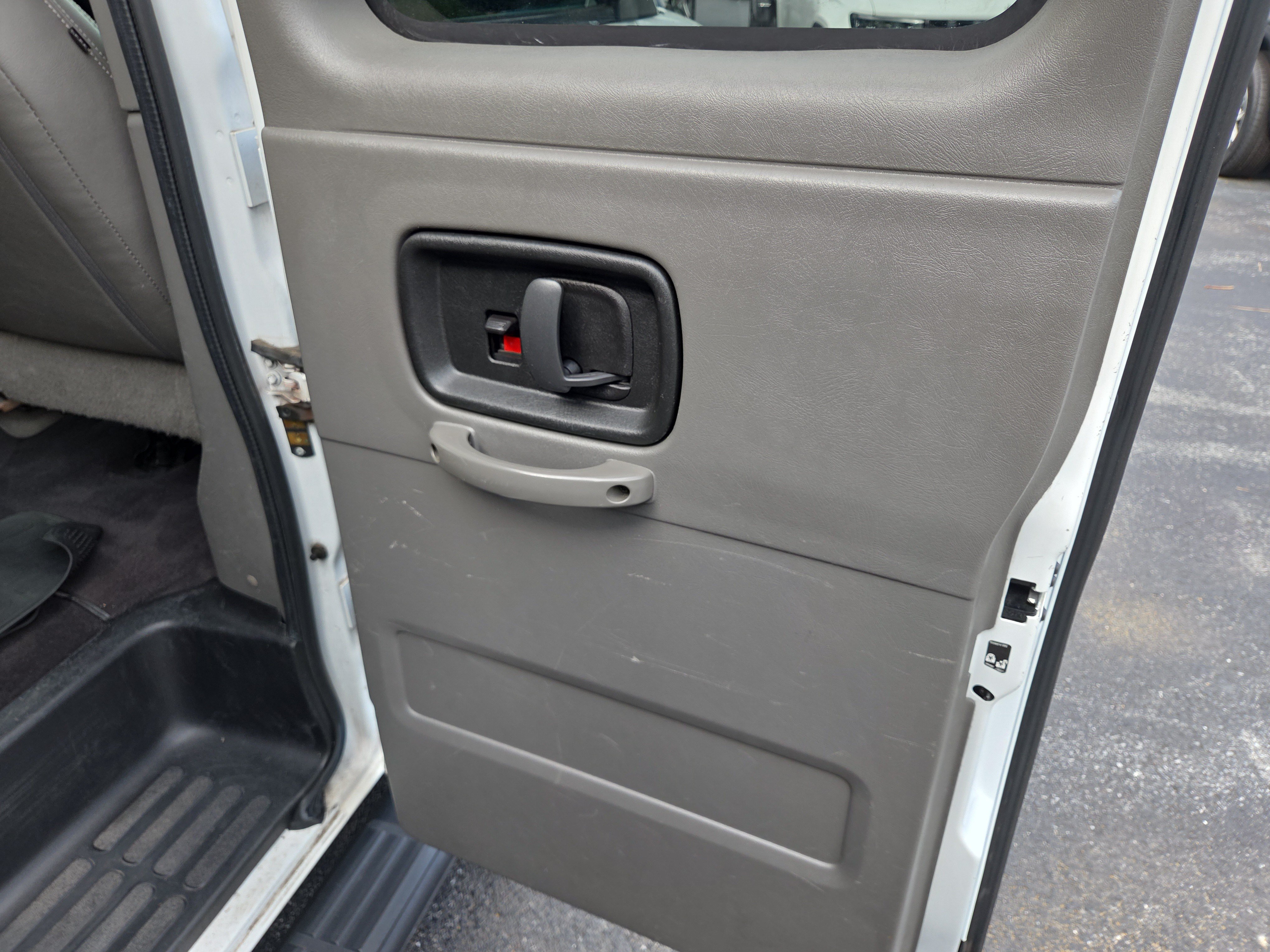 Used 2020 Chevrolet Express 2500 LT w/ LT Preferred Equipment Group RWD image 20