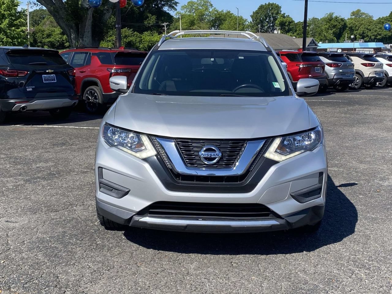 Used 2017 Nissan Rogue SV FWD image 2