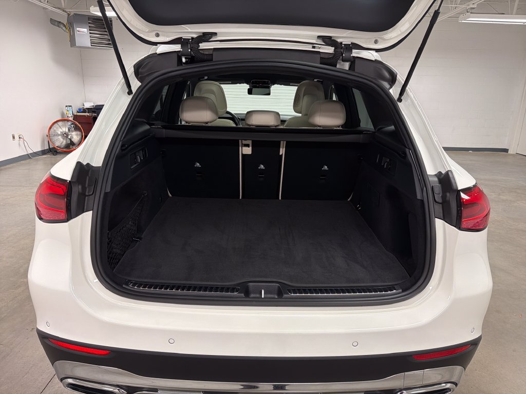 Used 2025 Mercedes-Benz GLC 300 image 16