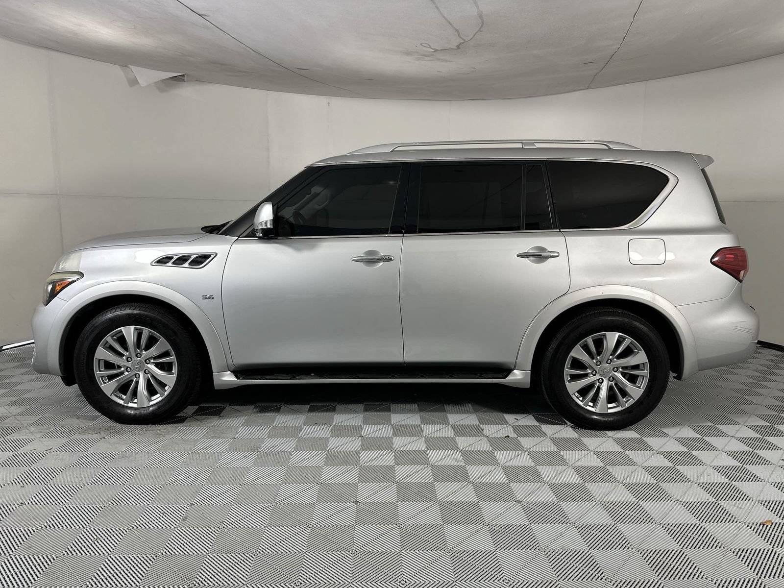 Used 2017 INFINITI QX80 4WD w/ Driver Assistance Package image 5