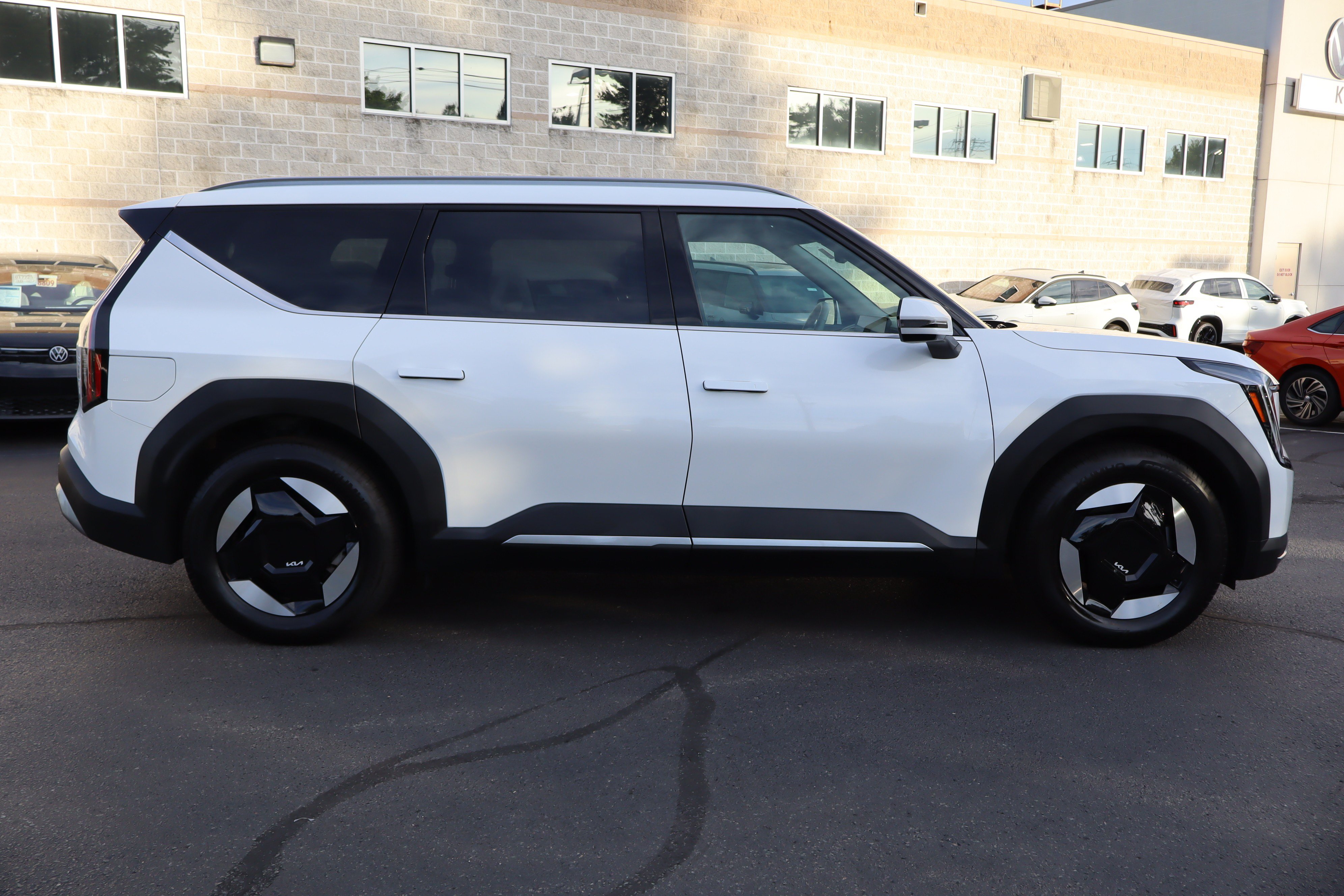Certified 2024 Kia EV9 Wind AWD/4WD image 2