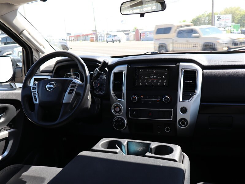 Used 2017 Nissan Titan SV AWD/4WD image 8
