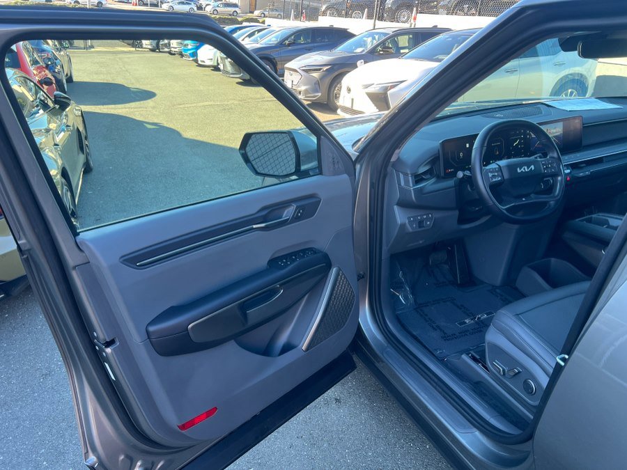 Used 2024 Kia EV9 Light Long Range image 9