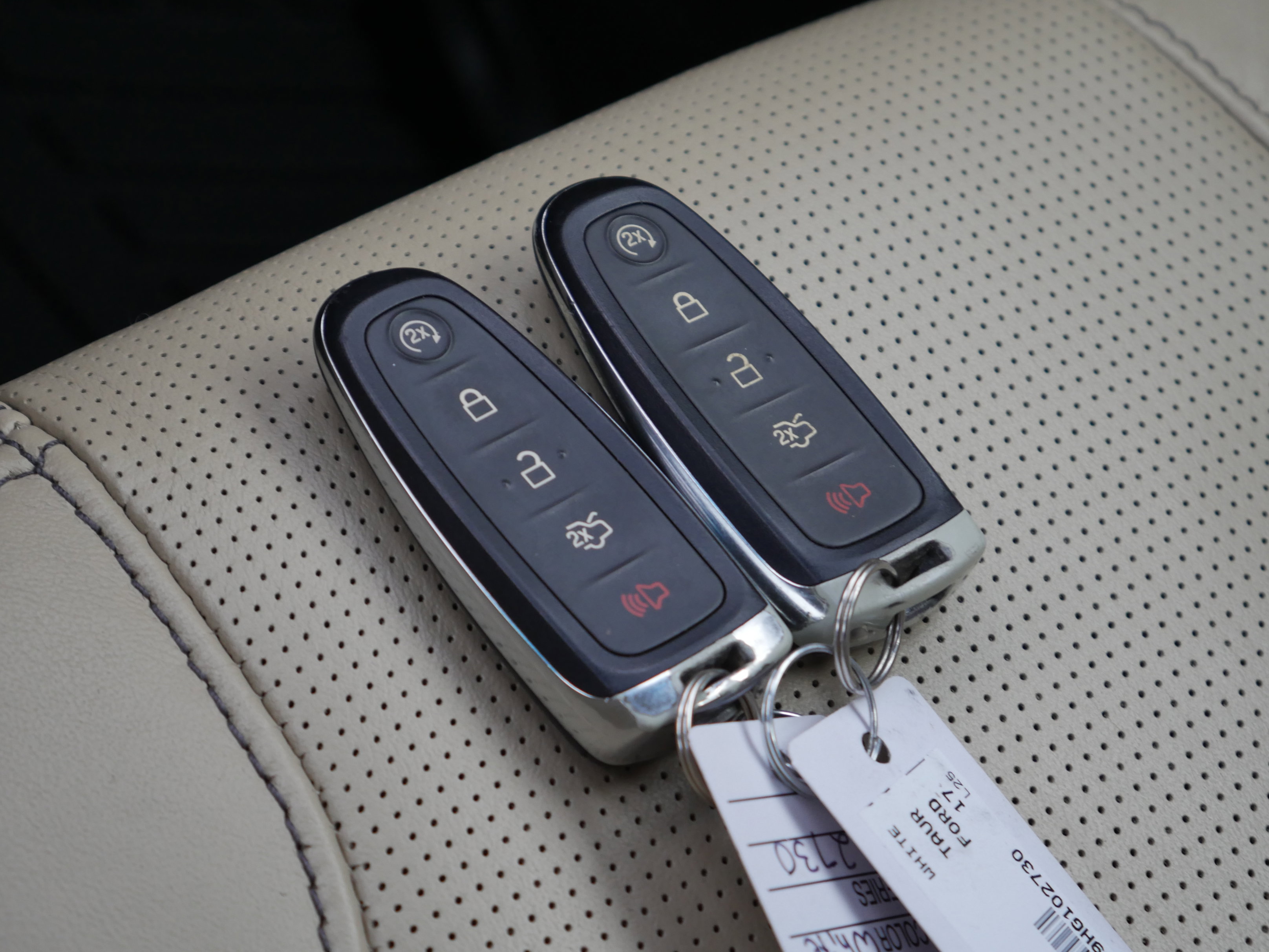 Used 2017 Ford Taurus Limited image 37