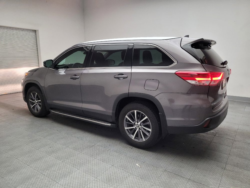 Used 2019 Toyota Highlander XLE image 3