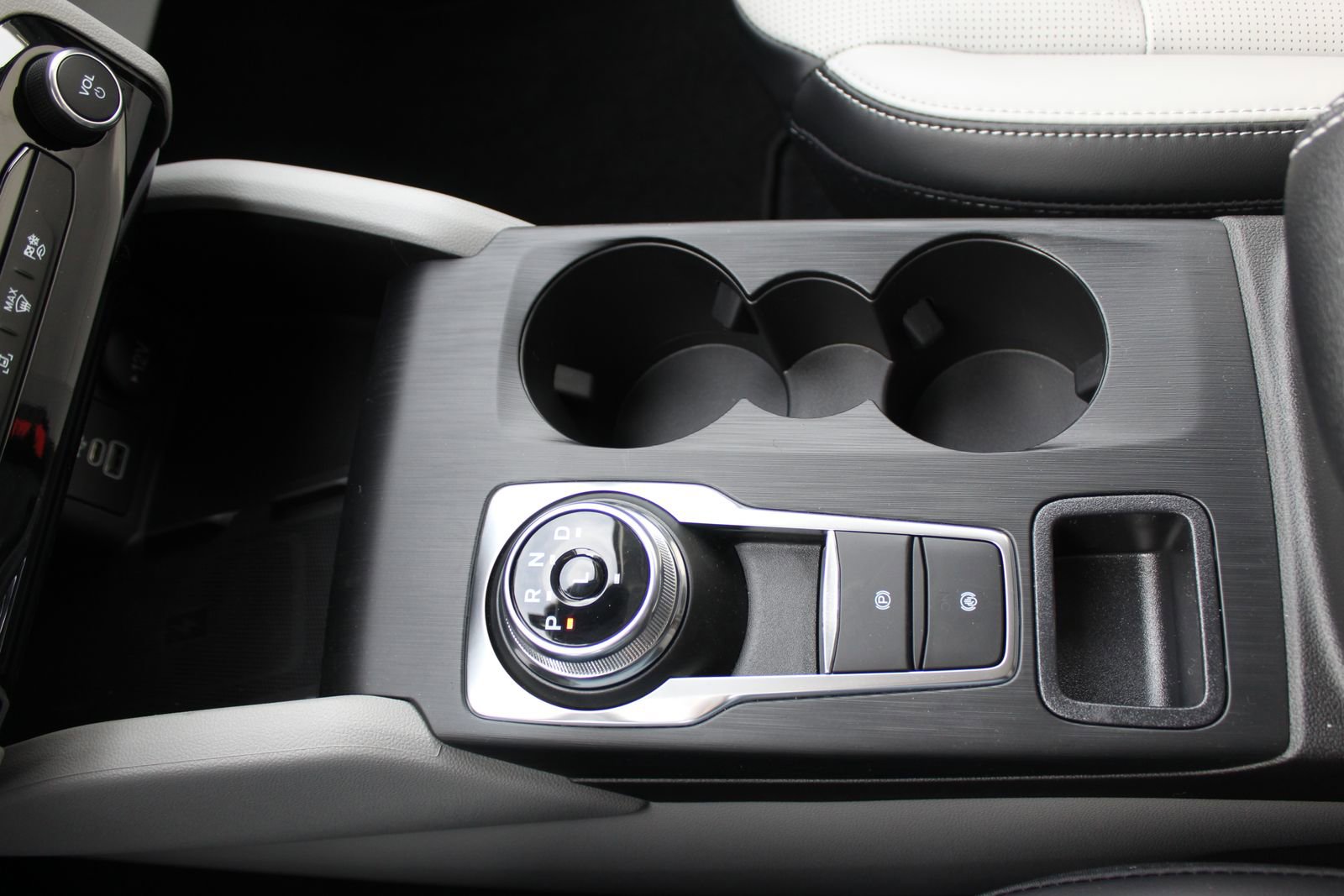 New 2026 Ford Escape Platinum image 27