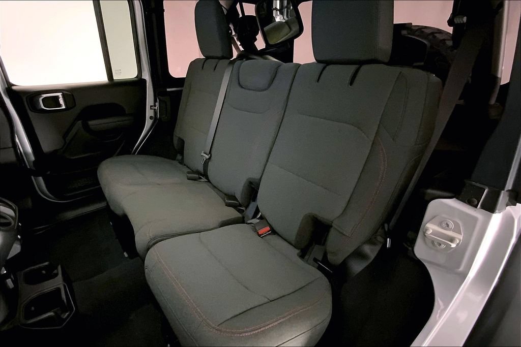 Used 2024 Jeep Wrangler Unlimited Rubicon w/ Technology Group AWD/4WD image 13