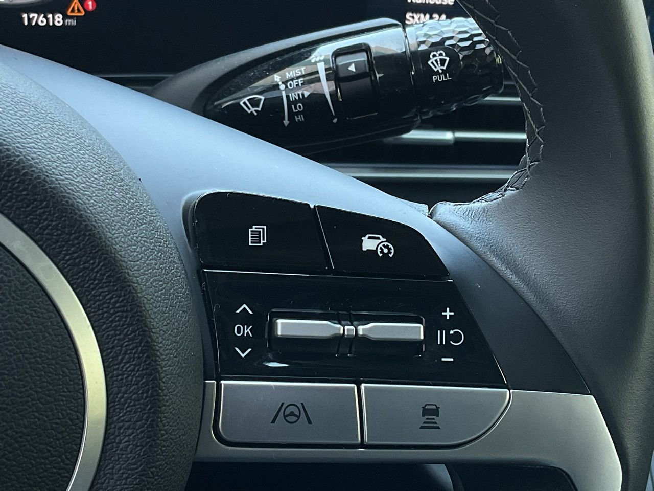 Used 2025 Hyundai Elantra SEL image 25