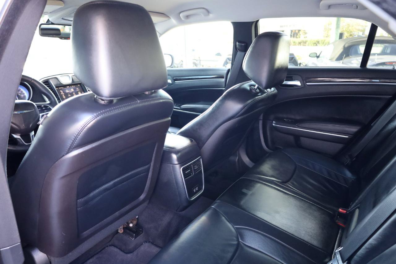 Used 2015 Chrysler 300 Limited RWD image 13