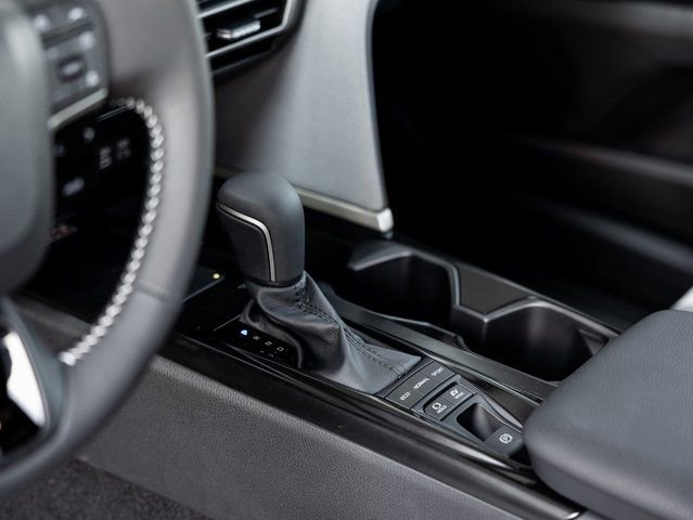 Used 2025 Toyota Camry SE image 21