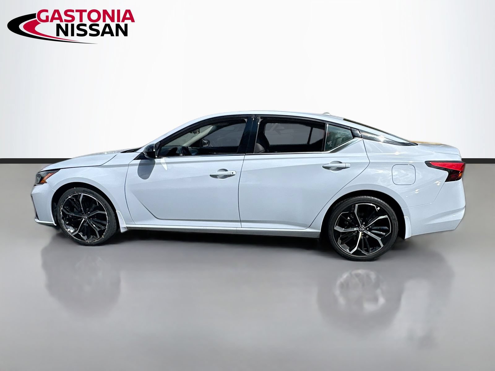 Used 2023 Nissan Altima 2.5 SR FWD image 5