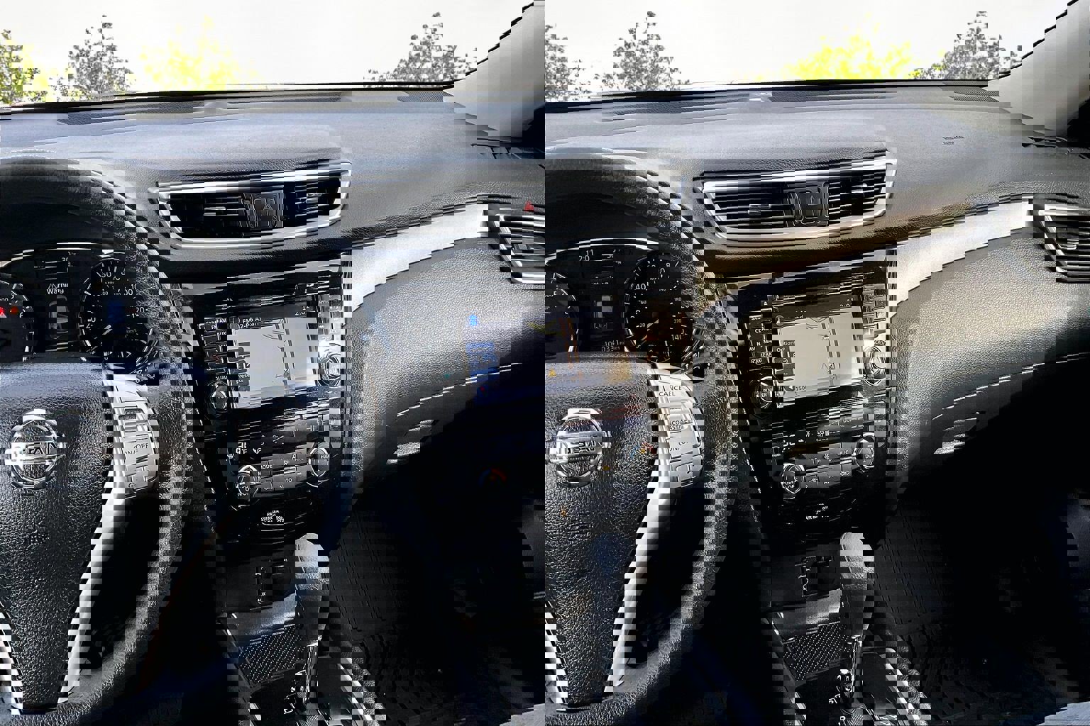 Used 2016 Nissan Rogue SV w/ SV Premium Package image 6