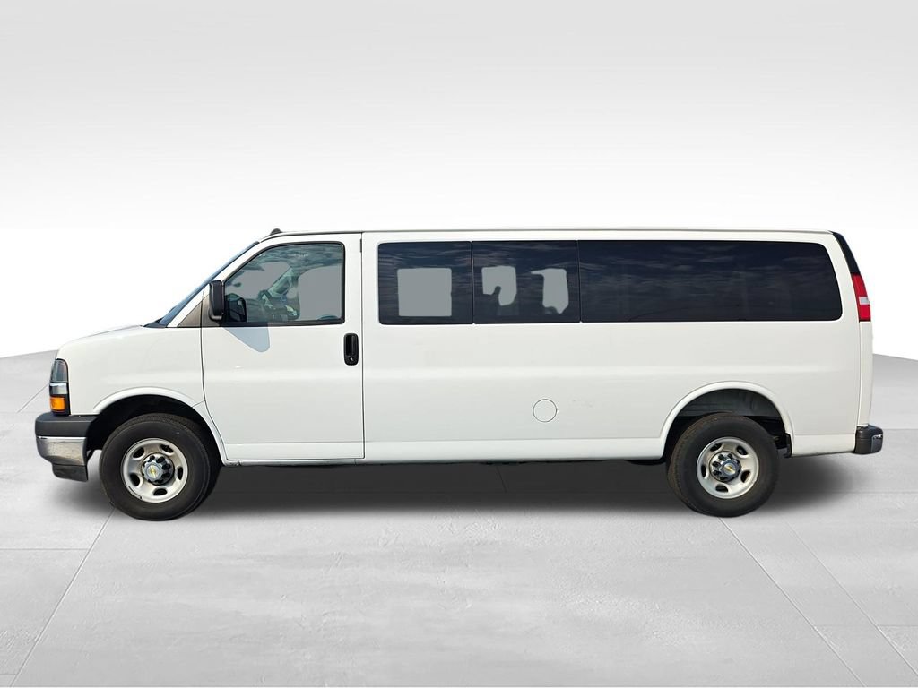 Used 2025 Chevrolet Express 3500 LT w/ LT Preferred Equipment Group RWD image 2