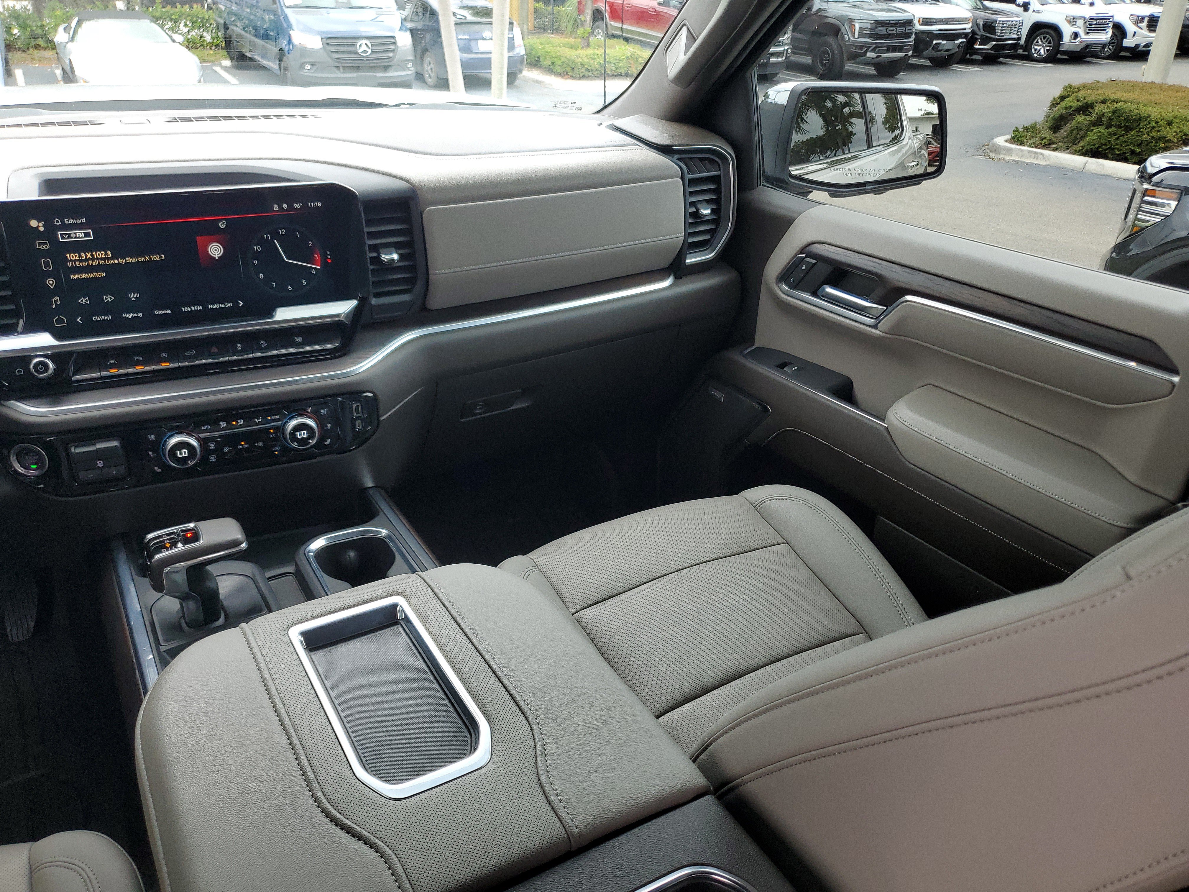 Used 2022 GMC Sierra 1500 SLT w/ SLT Premium Plus Package AWD/4WD image 18