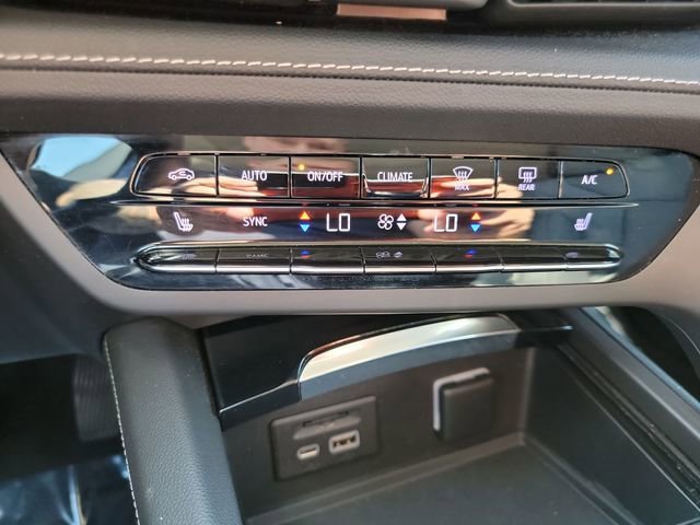 Used 2021 Buick Envision Essence w/ Technology Package I FWD image 19