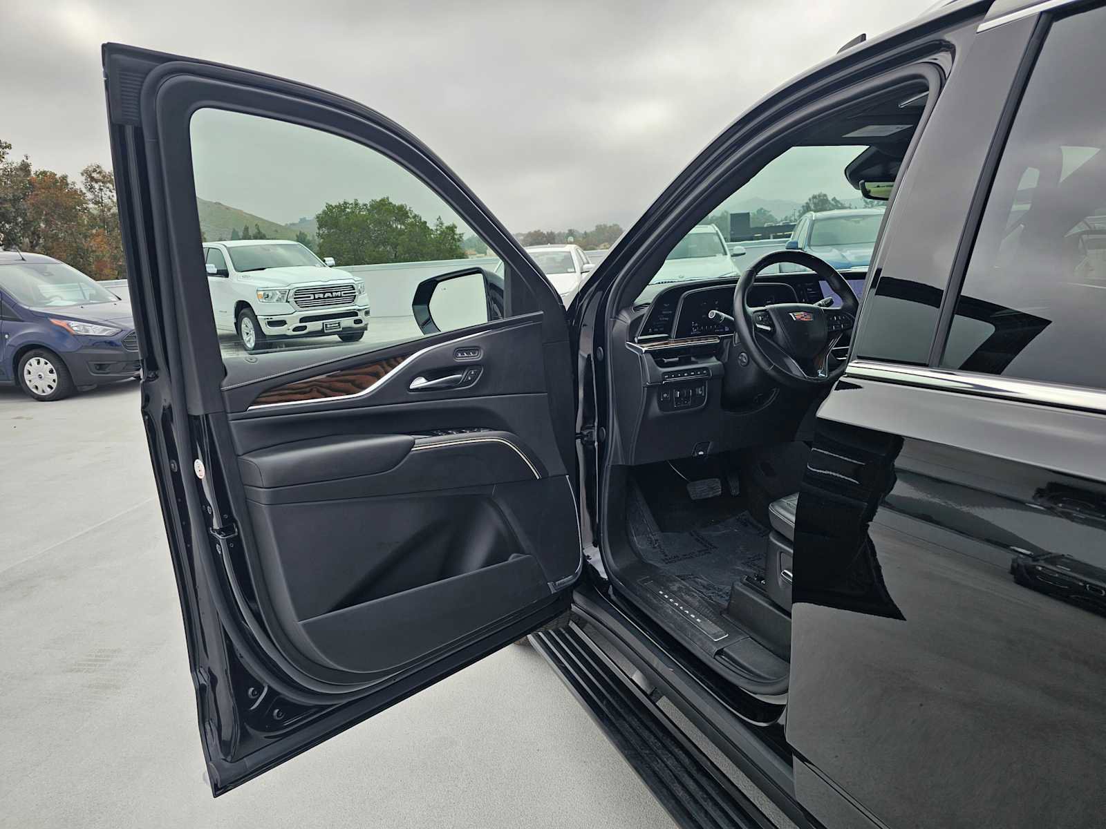 Used 2024 Cadillac Escalade ESV Premium Luxury Platinum AWD/4WD image 22