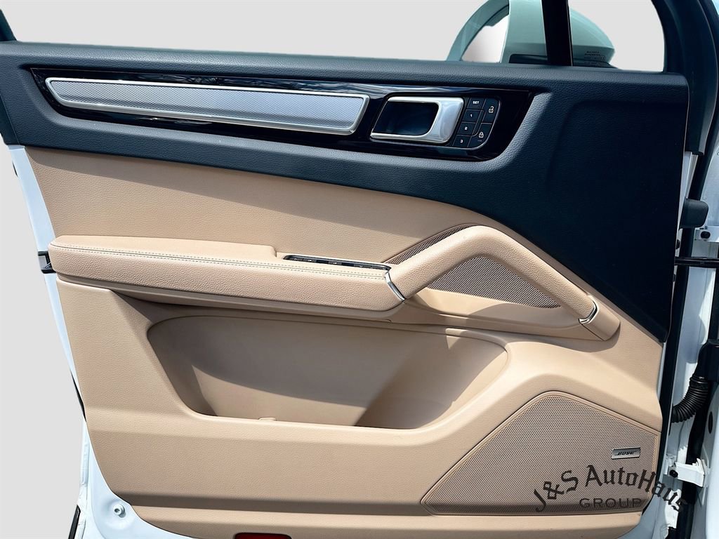 Used 2022 Porsche Cayenne Platinum Edition AWD/4WD image 22