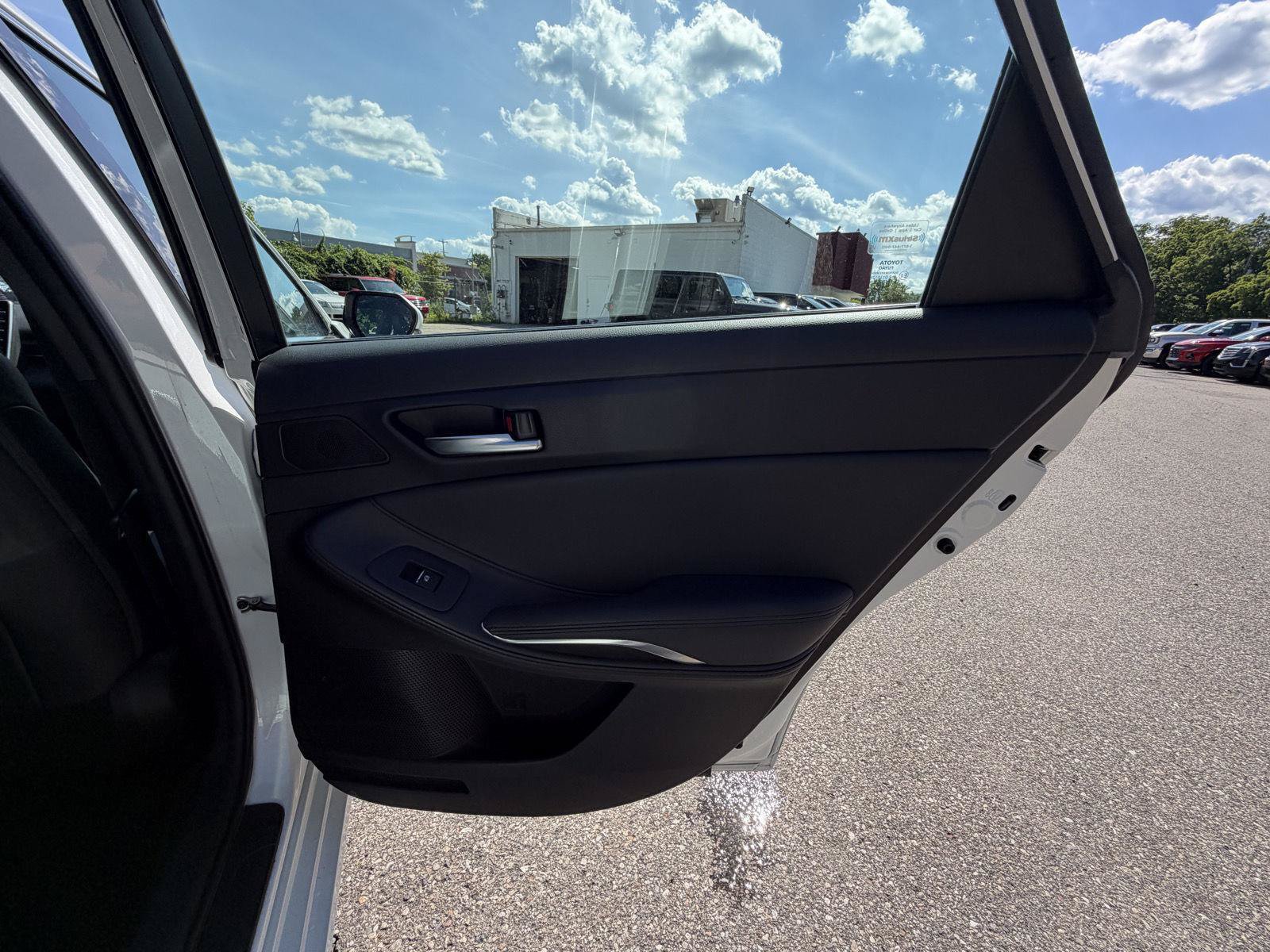Used 2021 Toyota Avalon XLE FWD image 31