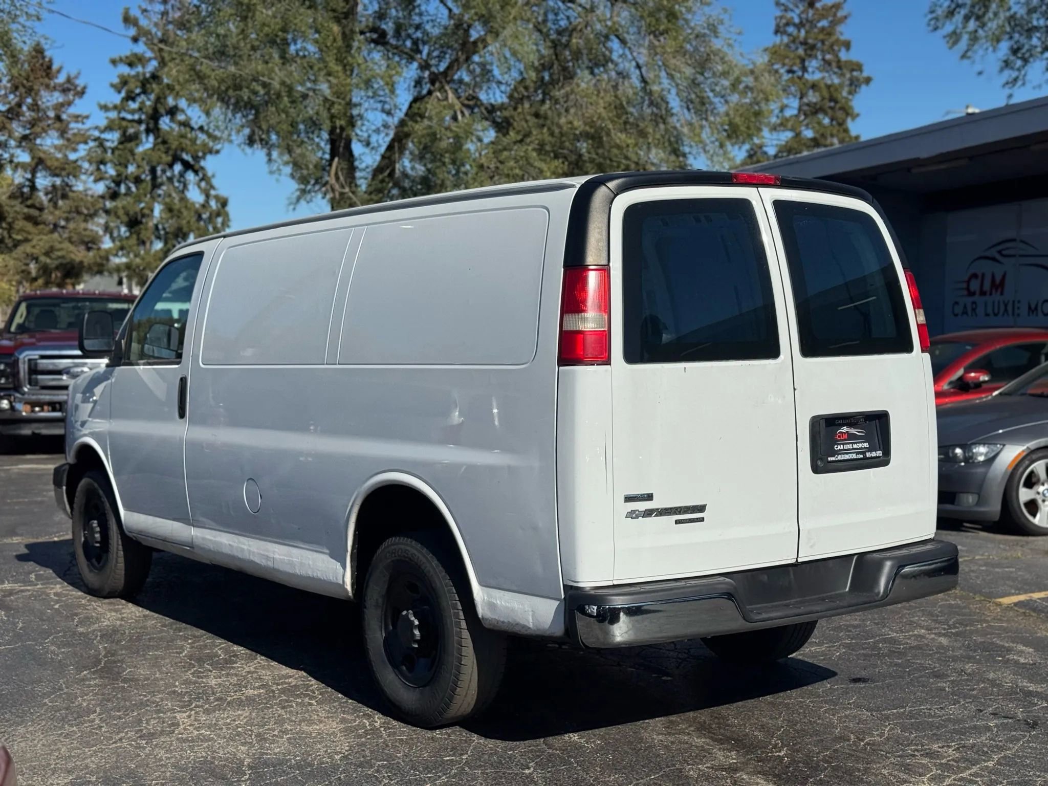 Used 2011 Chevrolet Express 2500 image 7