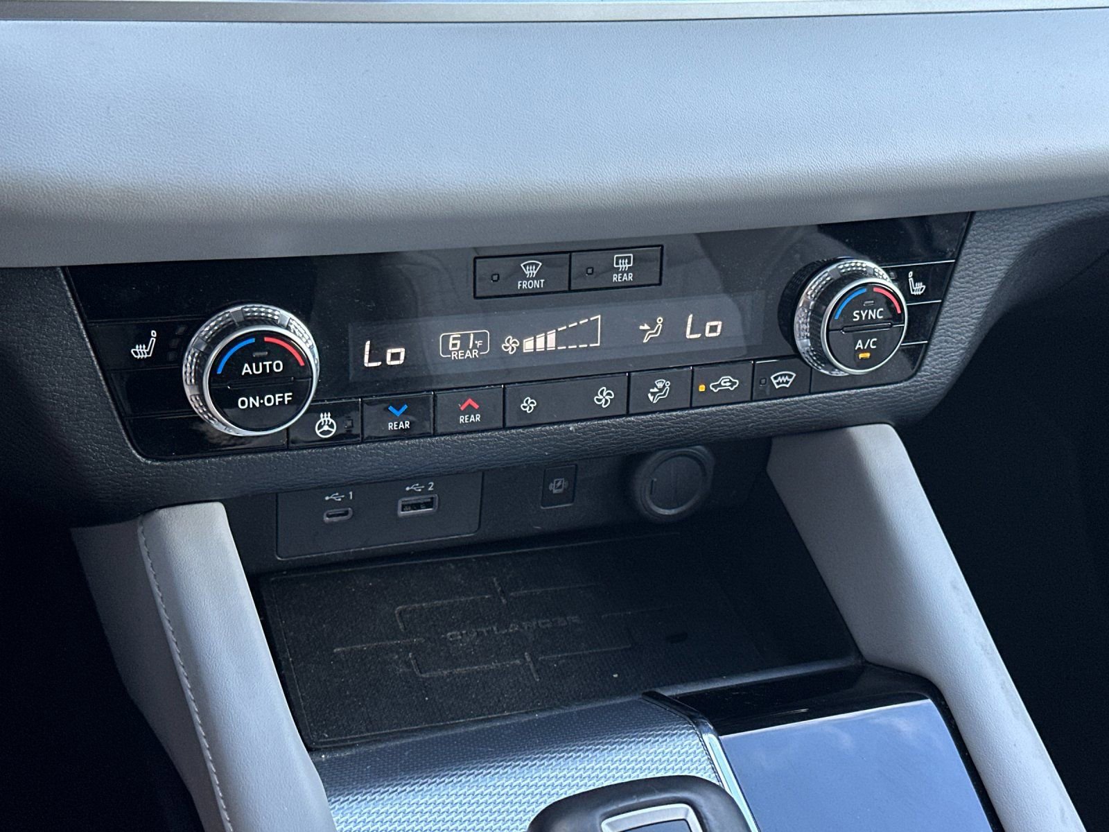 Used 2023 Mitsubishi Outlander AWD image 20