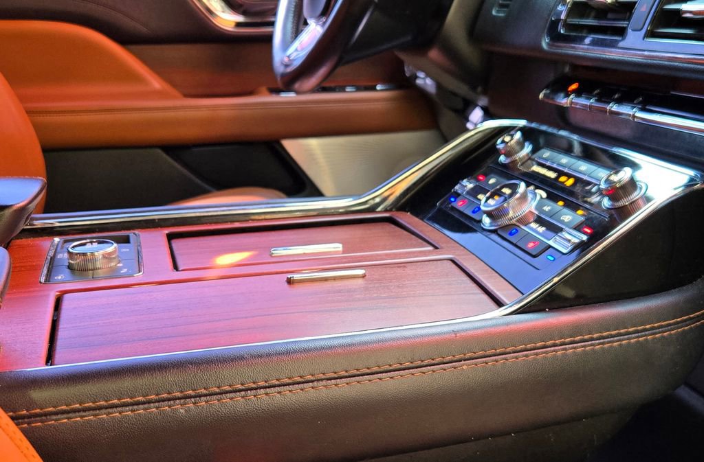 Used 2021 Lincoln Navigator Reserve image 32