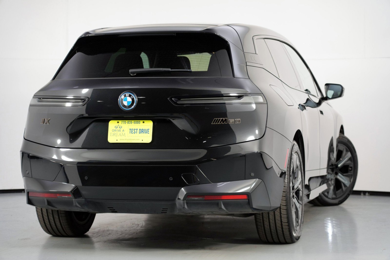 Used 2023 BMW iX M60 w/ Executive Package image 5