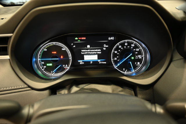 Used 2023 Toyota Venza LE AWD/4WD image 28