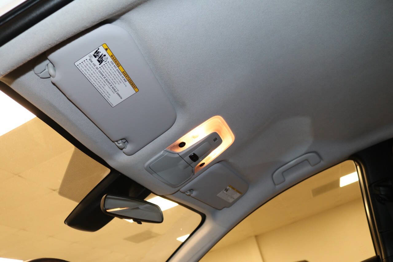 Used 2018 Toyota Prius Three image 72