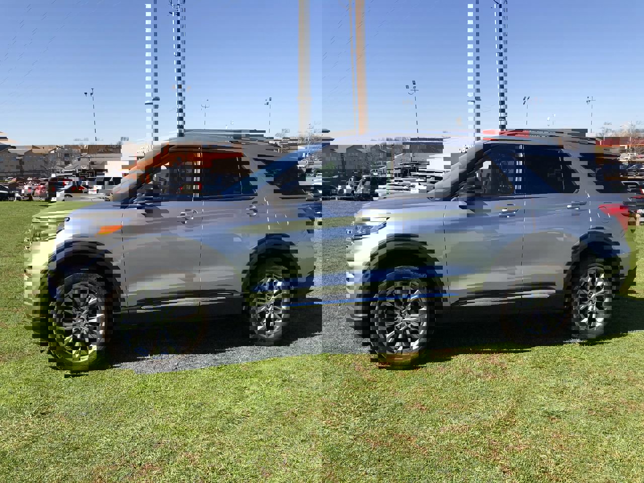 Used 2023 Ford Explorer Limited image 3