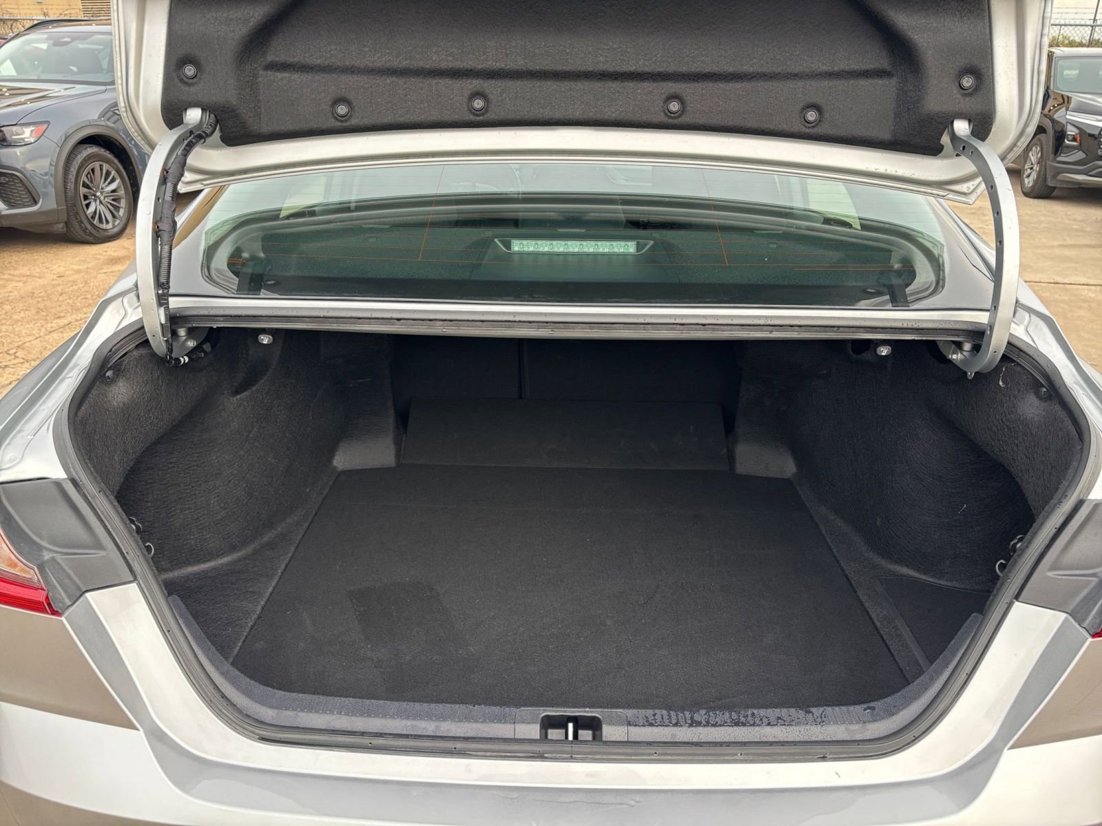 Used 2025 Toyota Camry LE image 30