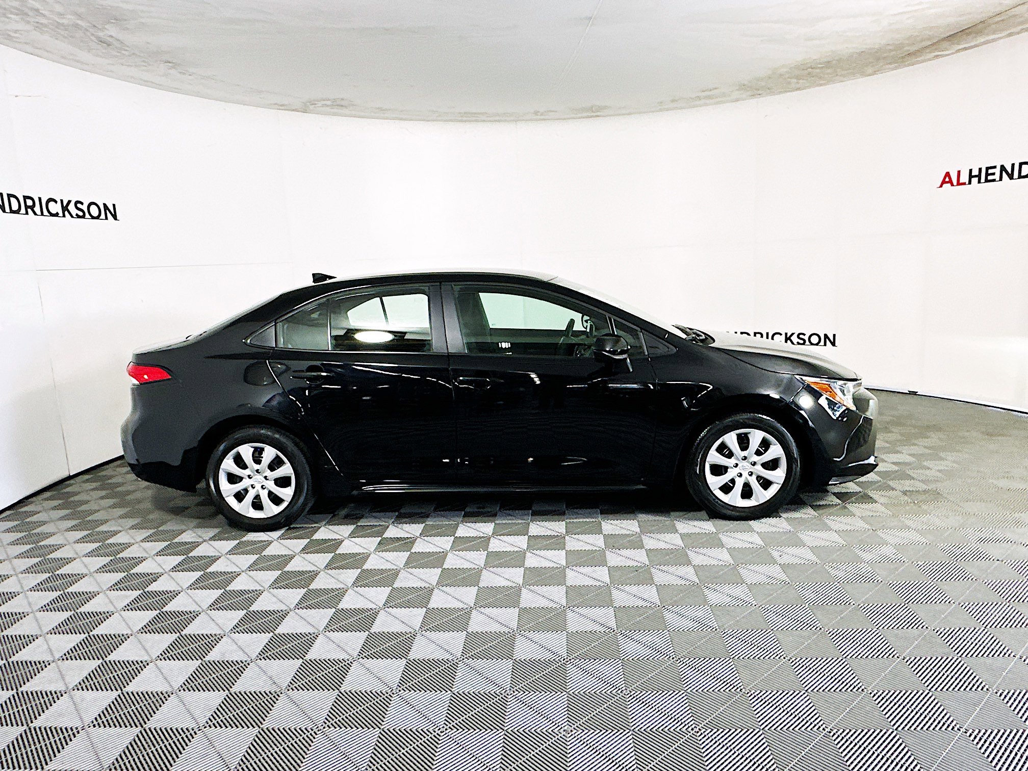 Used 2024 Toyota Corolla LE image 2