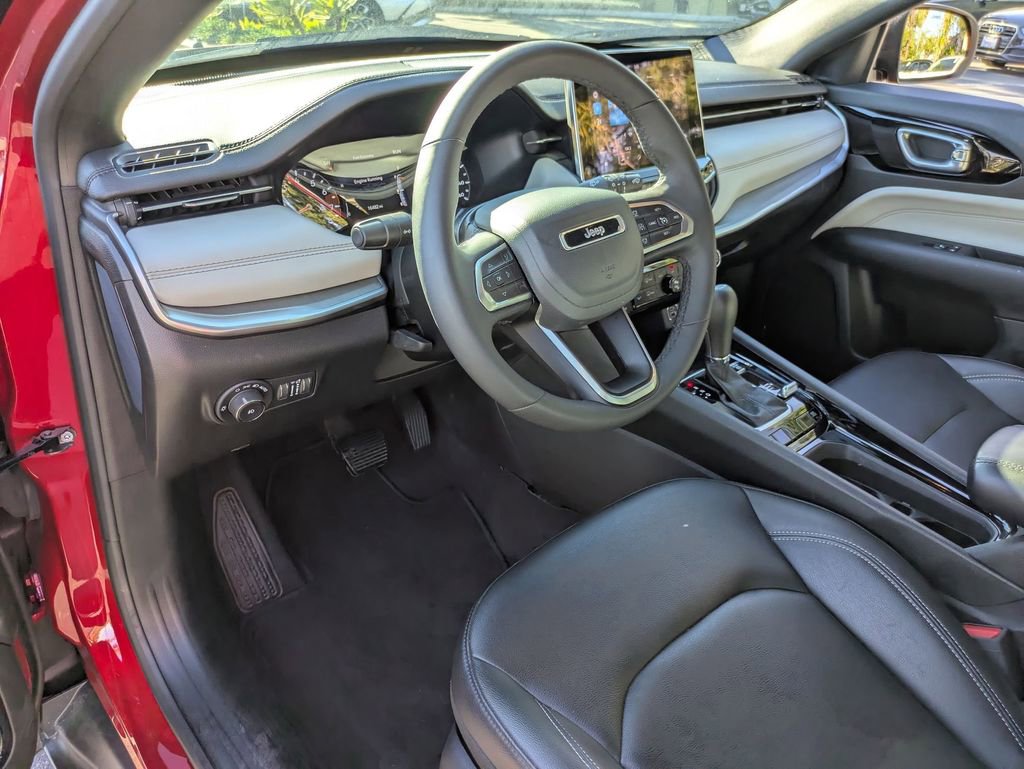 Used 2025 Jeep Compass Limited image 17