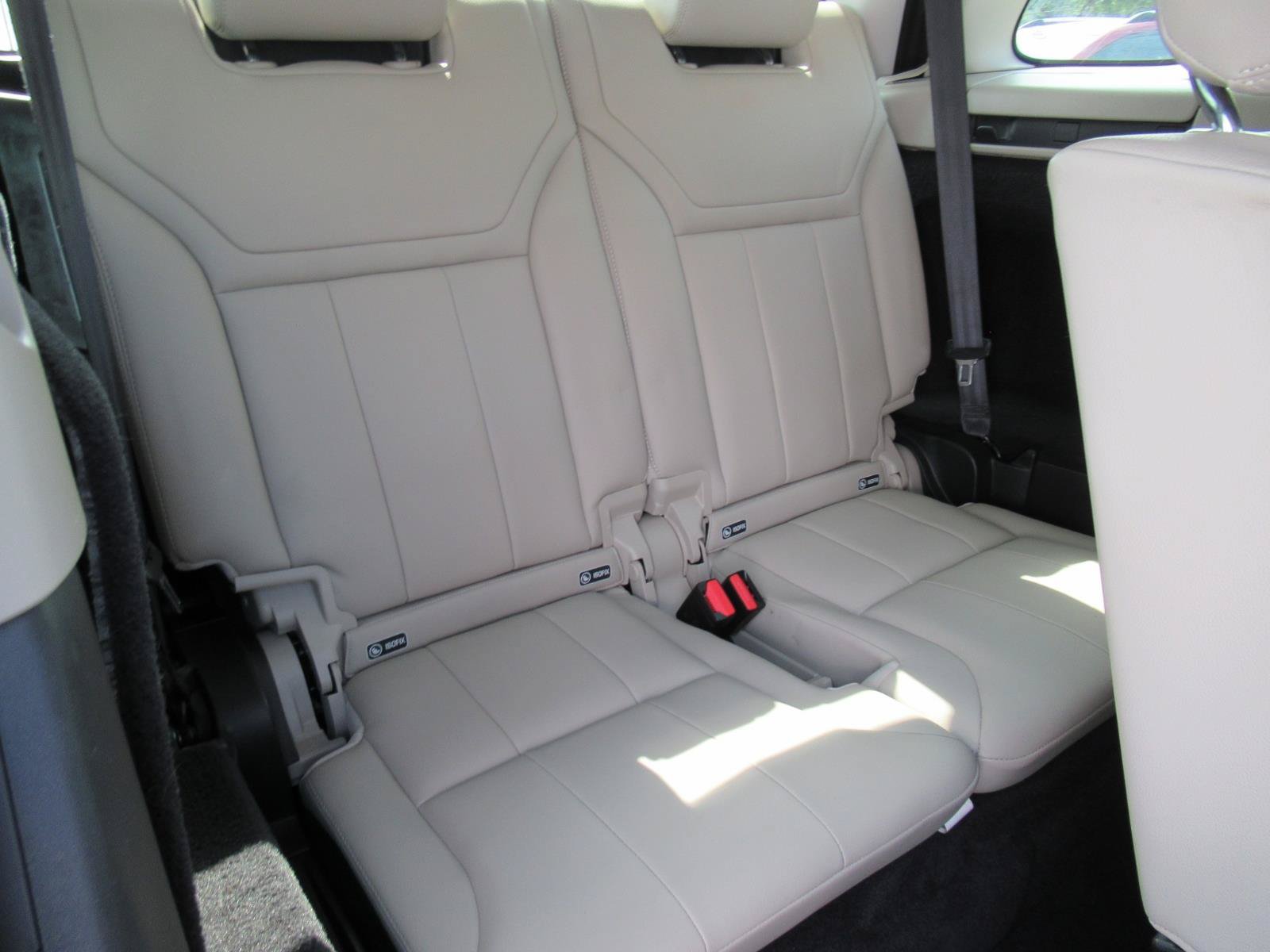 Used 2018 Land Rover Discovery HSE AWD/4WD image 38
