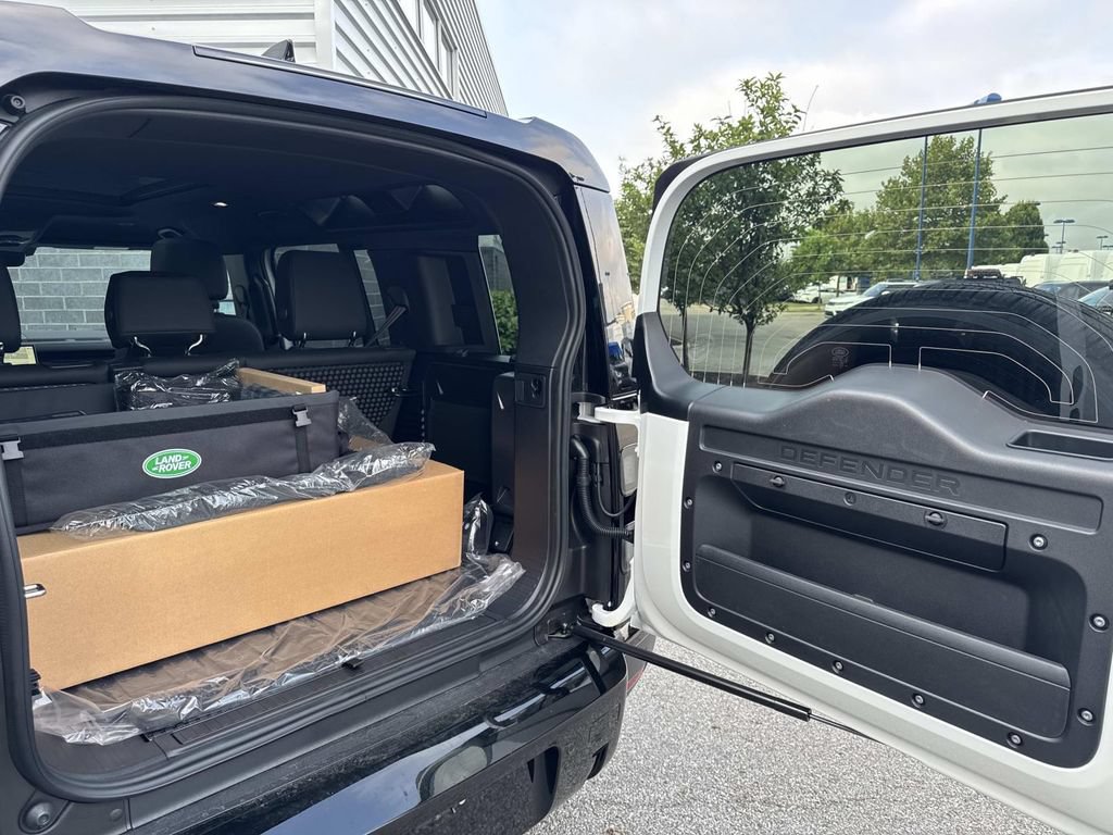 New 2026 Land Rover Defender 110 S AWD/4WD image 5