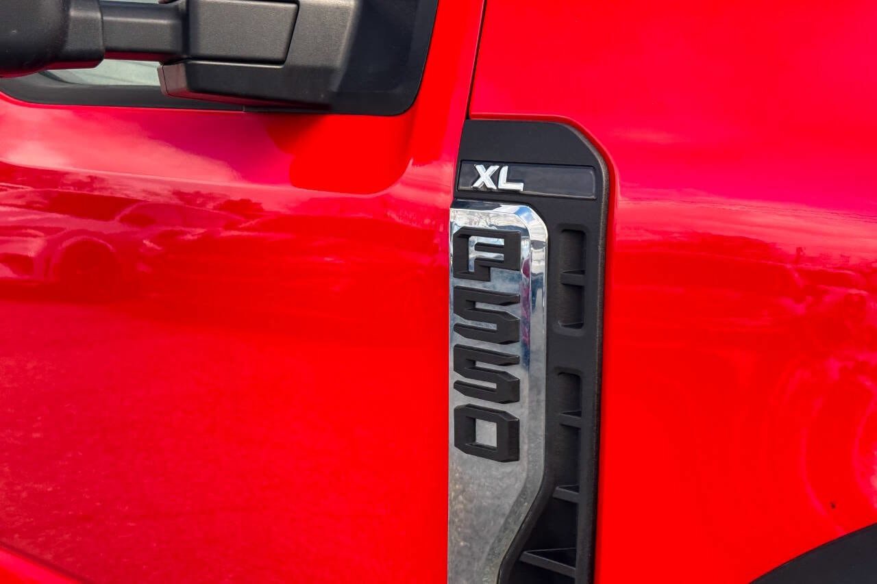 Used 2023 Ford F550 2WD Crew Cab Super Duty image 11