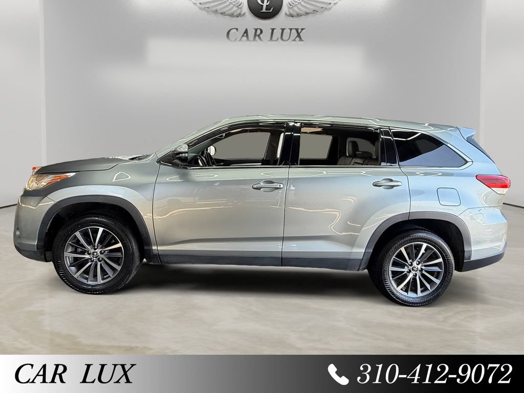 Used 2019 Toyota Highlander XLE FWD image 2