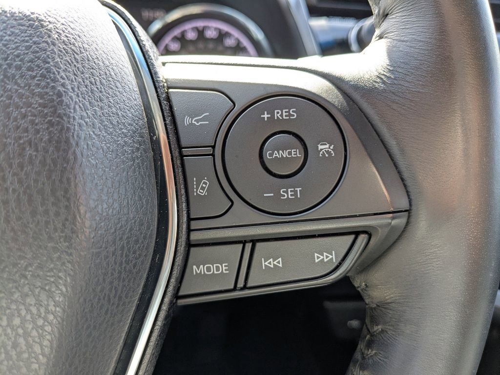 Used 2020 Toyota Camry SE w/ Moonroof Package image 25