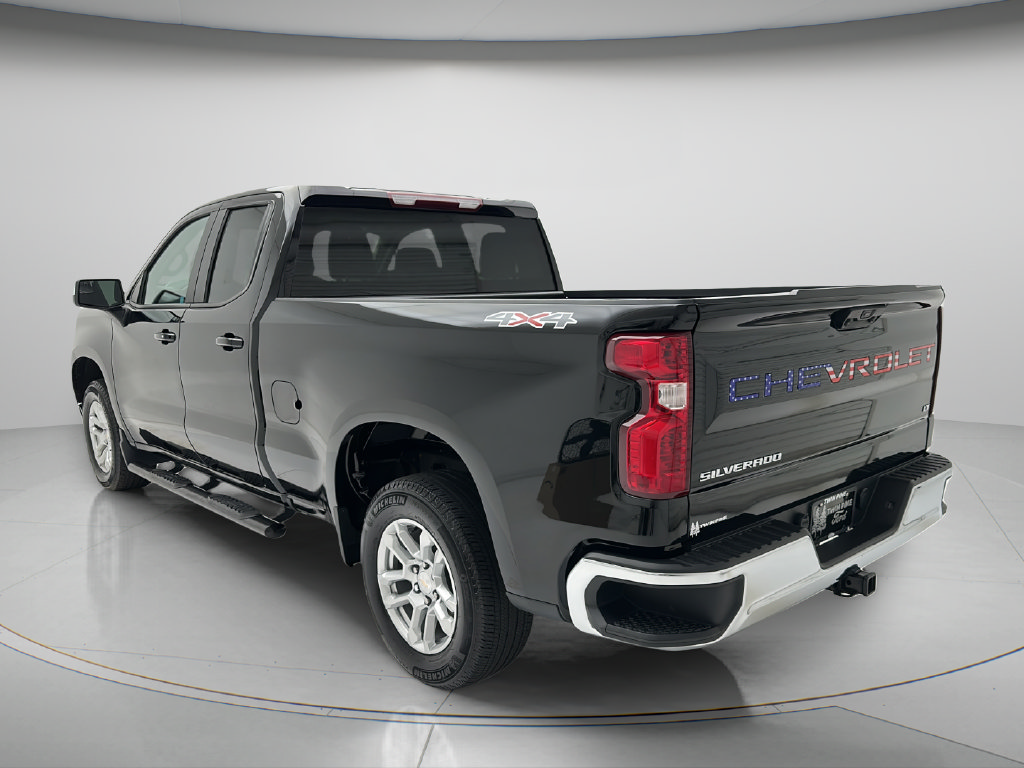 Used 2024 Chevrolet Silverado 1500 LT AWD/4WD image 7