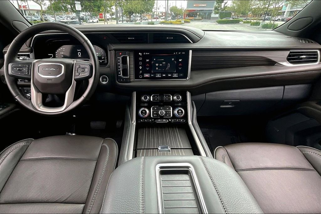 Used 2024 GMC Yukon XL Denali AWD/4WD image 14