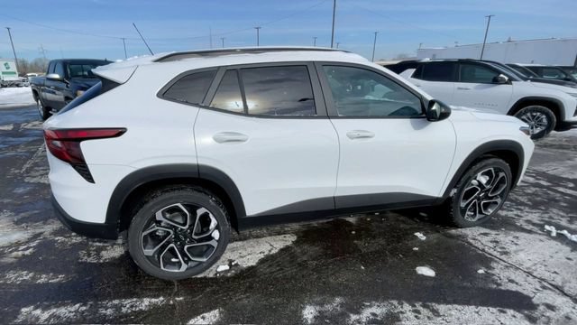 New 2026 Chevrolet Trax RS w/ Sunroof Package FWD image 2