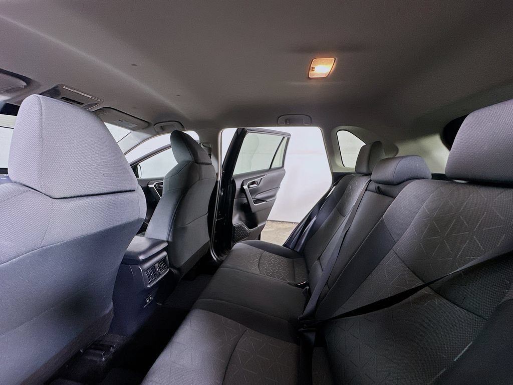 Used 2021 Toyota RAV4 XLE FWD image 13