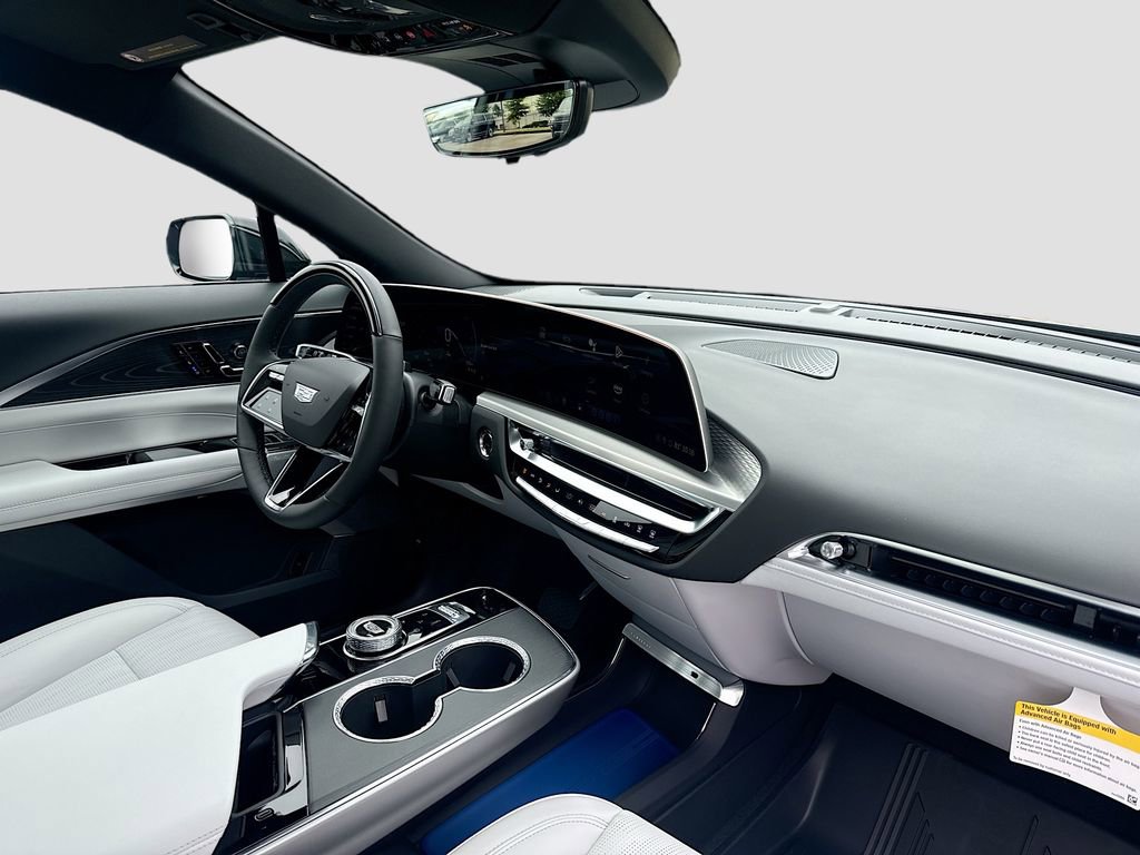 New 2025 Cadillac Lyriq Luxury w/ LPO, Floor Liner Package image 30