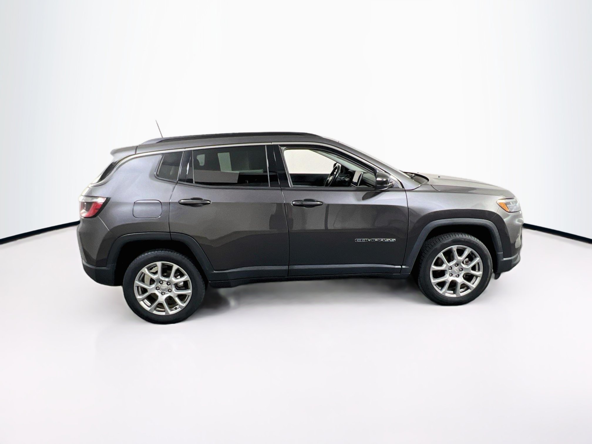 Used 2022 Jeep Compass Latitude AWD/4WD image 4