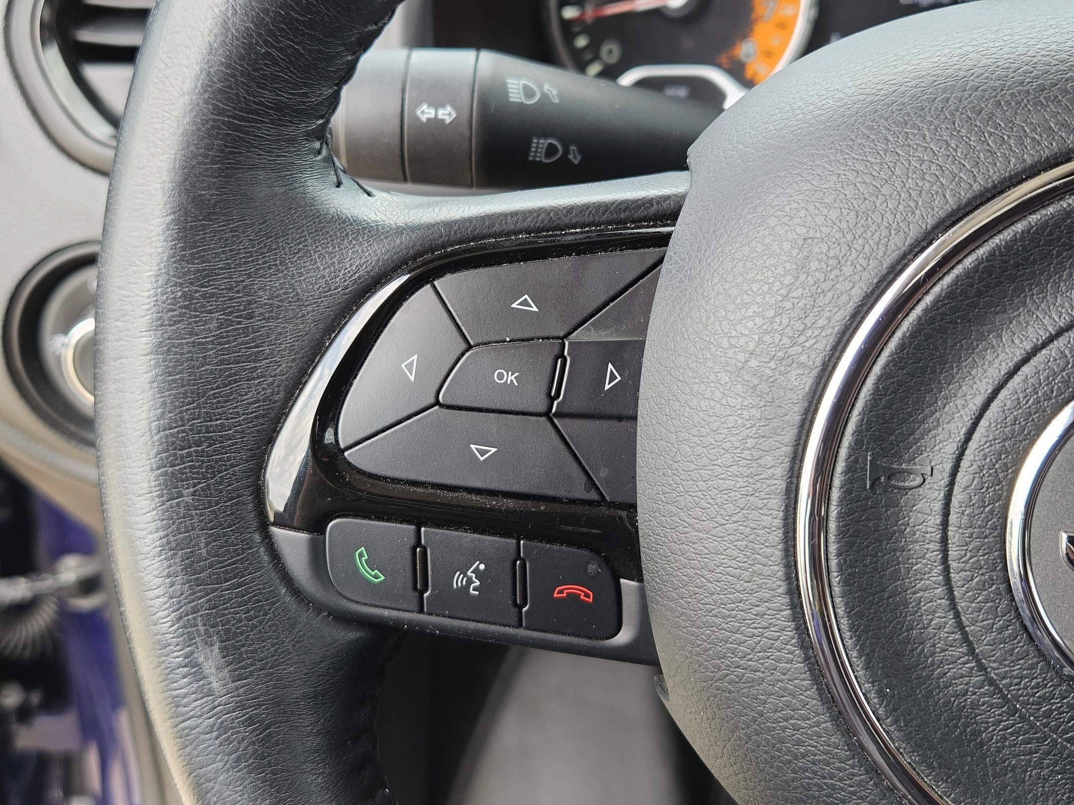 Used 2017 Jeep Renegade Altitude FWD image 19