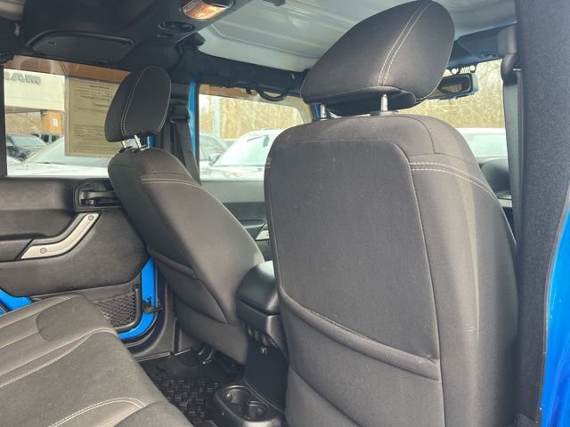 Used 2016 Jeep Wrangler Unlimited Rubicon w/ Connectivity Group image 18