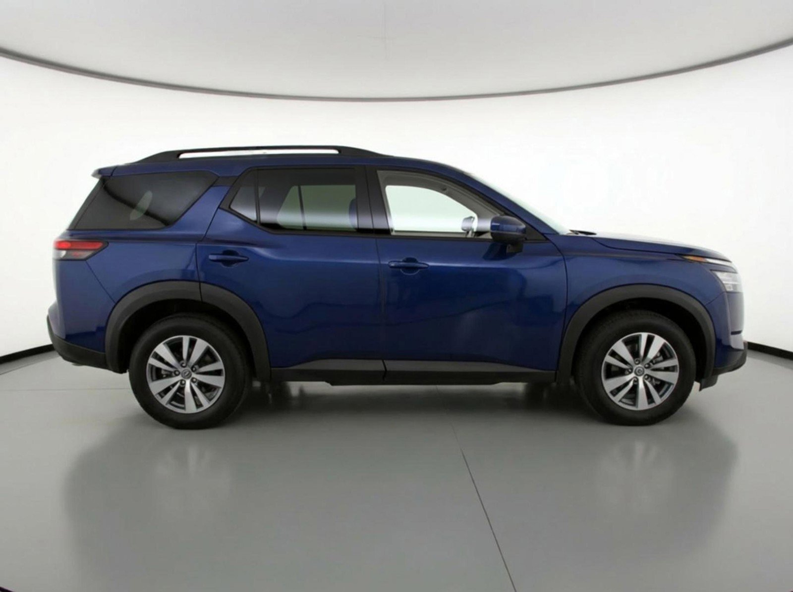 Used 2025 Nissan Pathfinder SV image 11