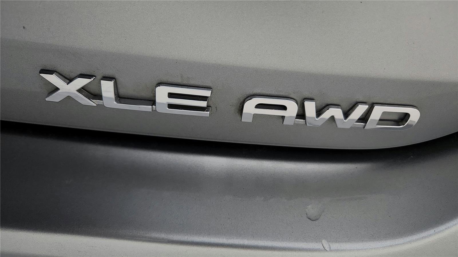 Used 2022 Toyota Highlander XLE image 37