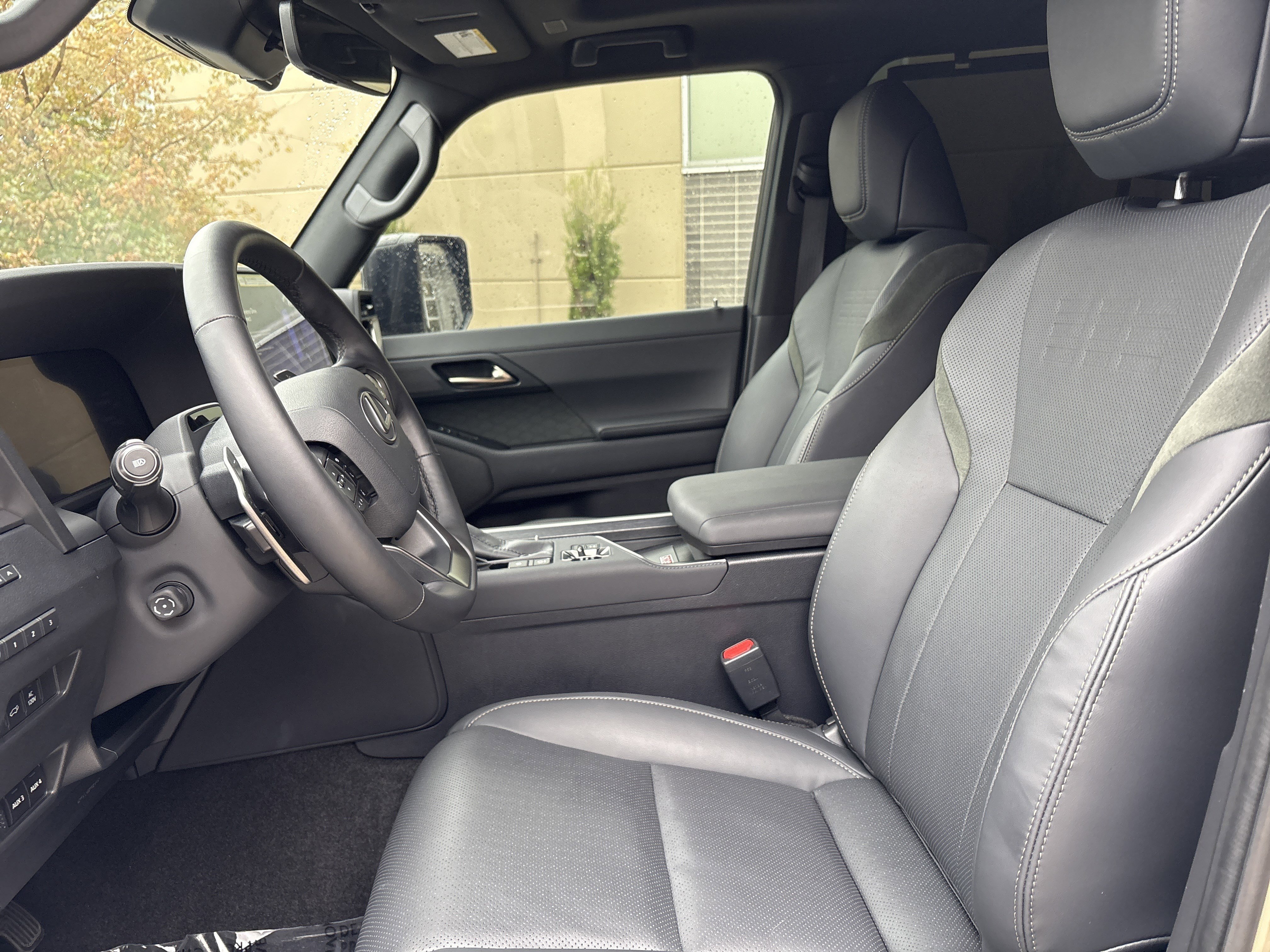 Used 2025 Lexus GX 550 image 16