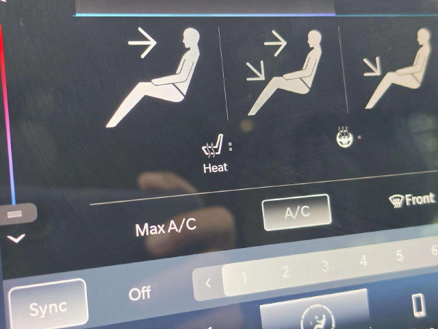 Used 2024 Chrysler Pacifica Touring-L FWD image 34